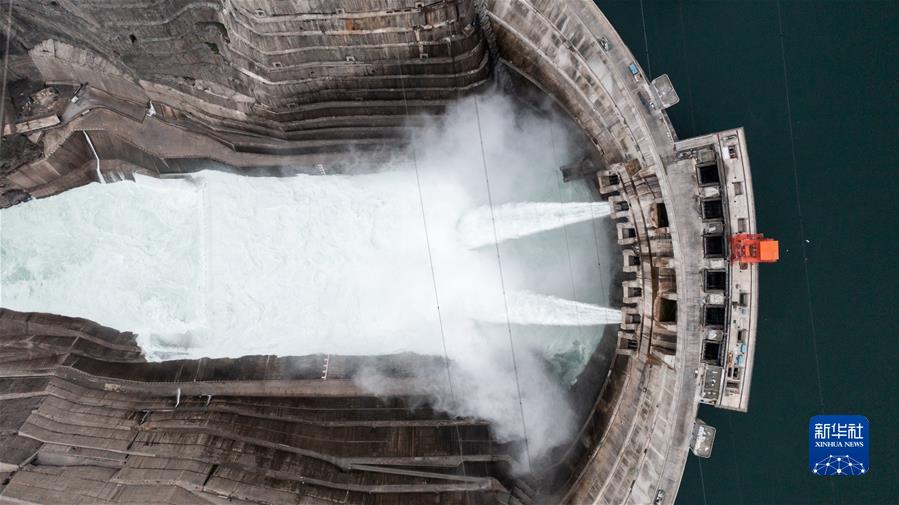 (圖文互動)(14)“中國經(jīng)濟發(fā)展前景一定會更加光明”——習近平總書記引領(lǐng)統(tǒng)籌推進高質(zhì)量發(fā)展和高水平安全述評